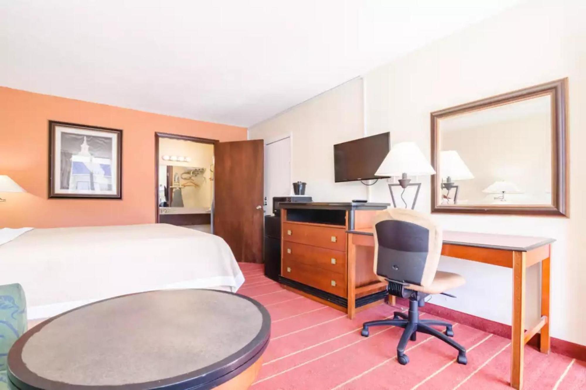 Oyo Hotel Greensboro East I 40 Экстерьер фото