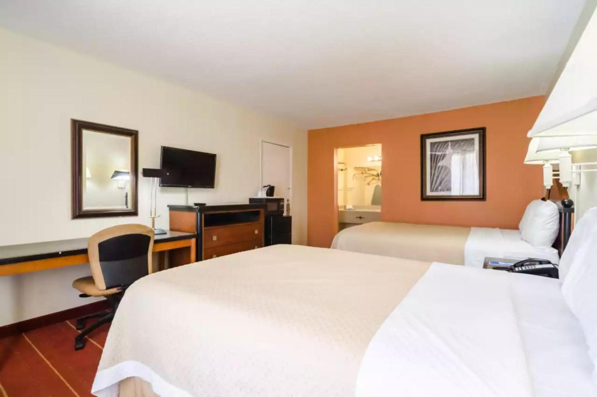 Oyo Hotel Greensboro East I 40 Экстерьер фото