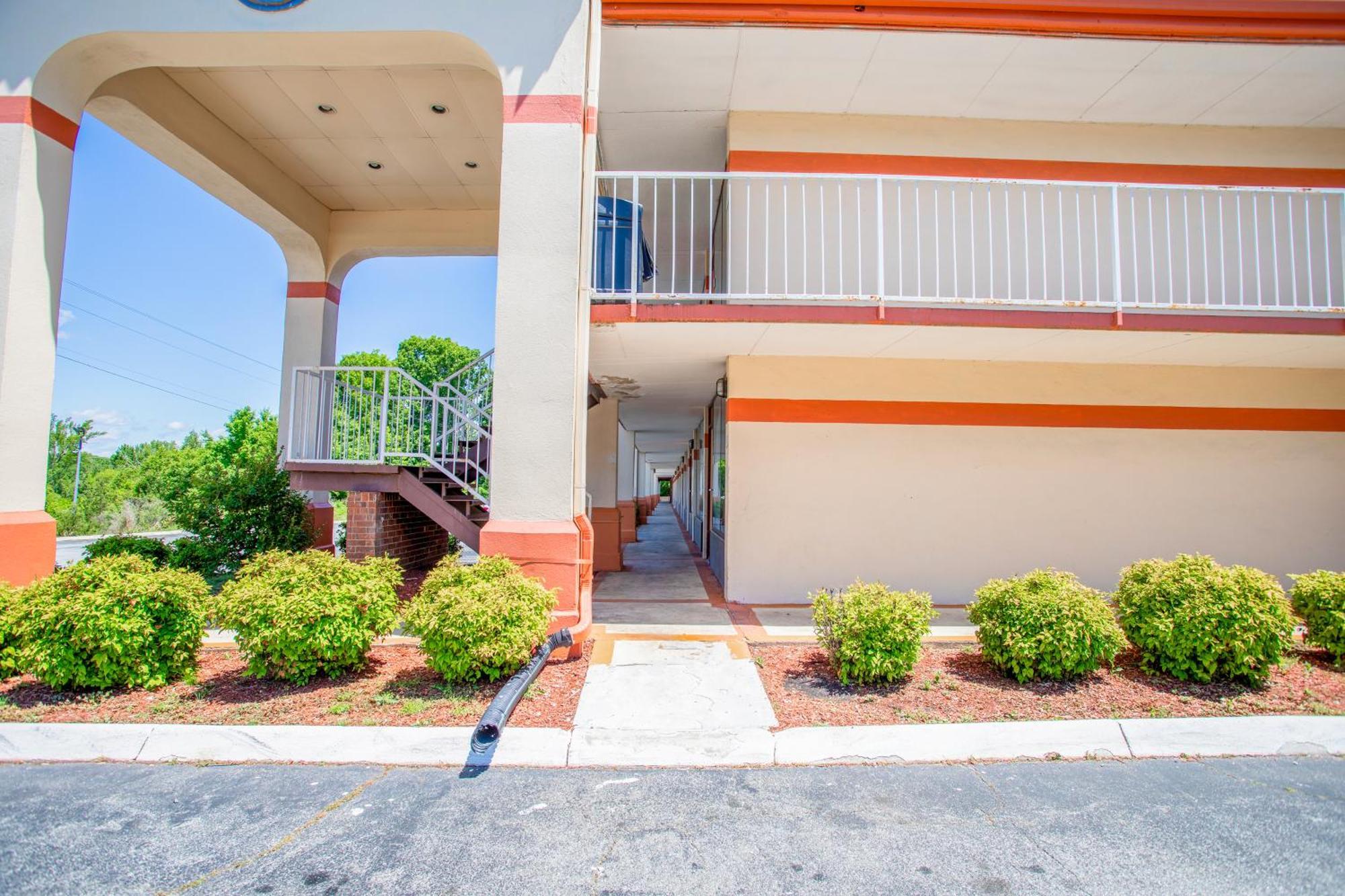 Oyo Hotel Greensboro East I 40 Экстерьер фото